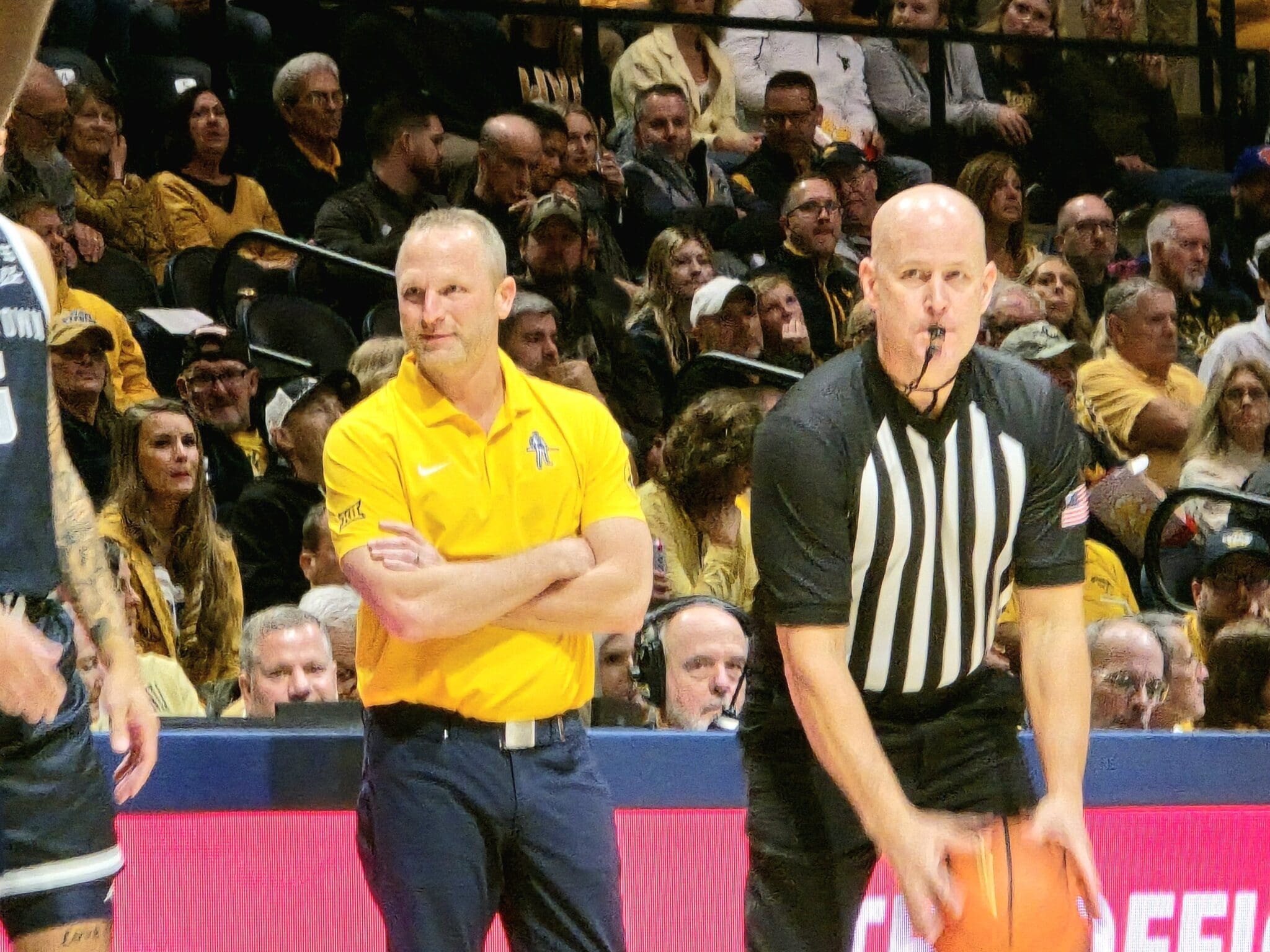 WVU Basketball HC Darian DeVries and ref