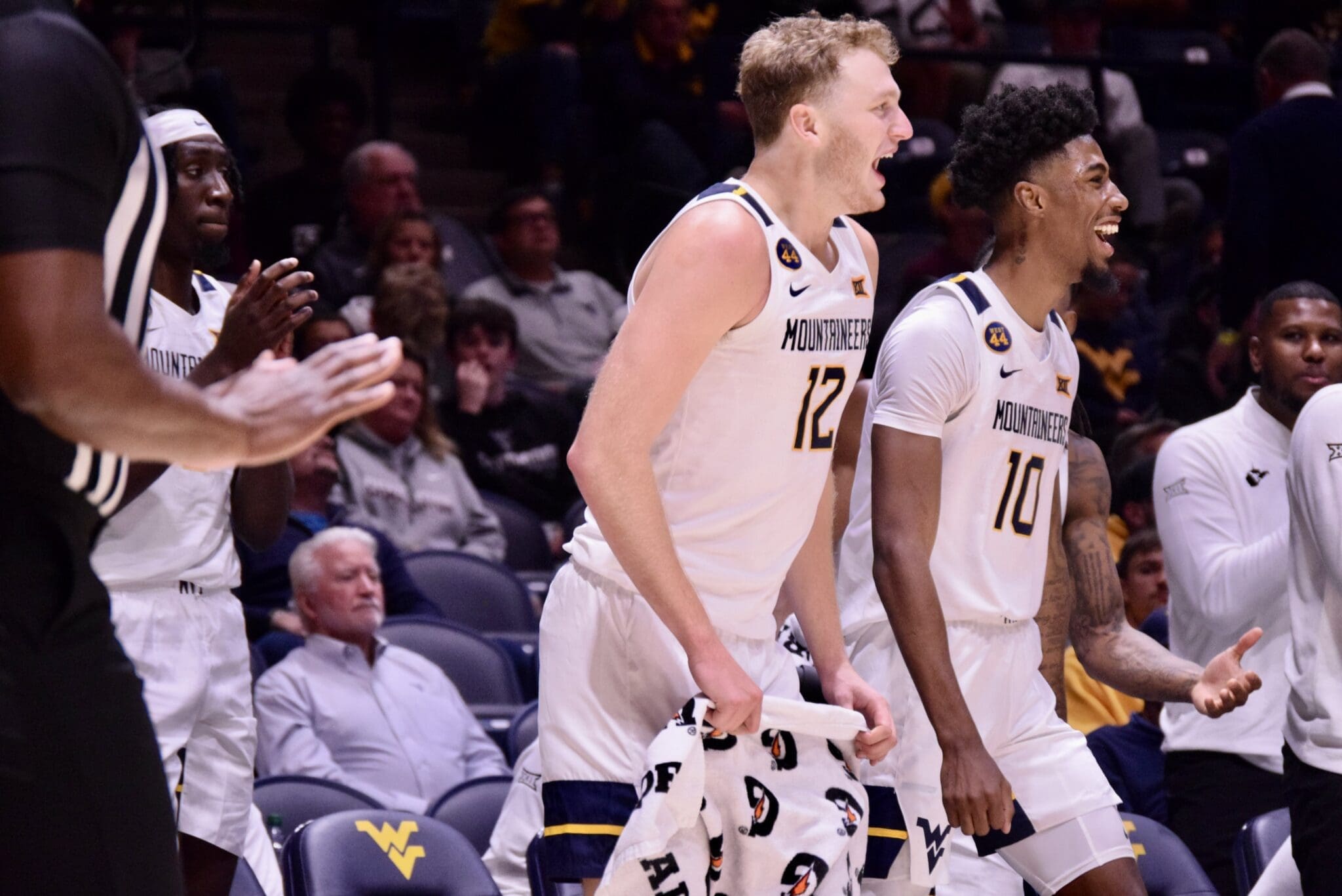 WVU Basketball Bench with Tucker DeVries and Sencire Harris