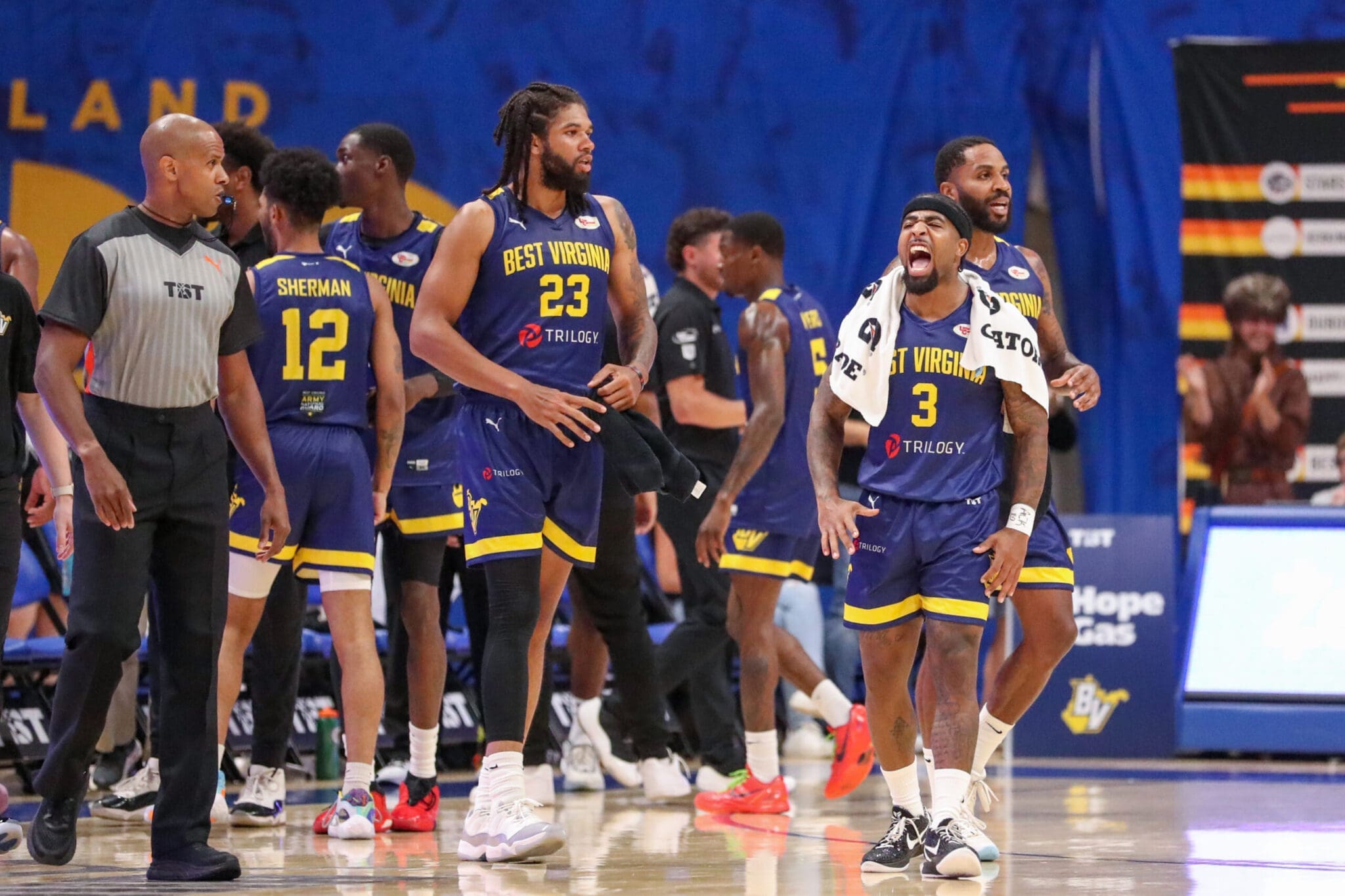 Best Virginia team picture in TBT in Pittsburgh