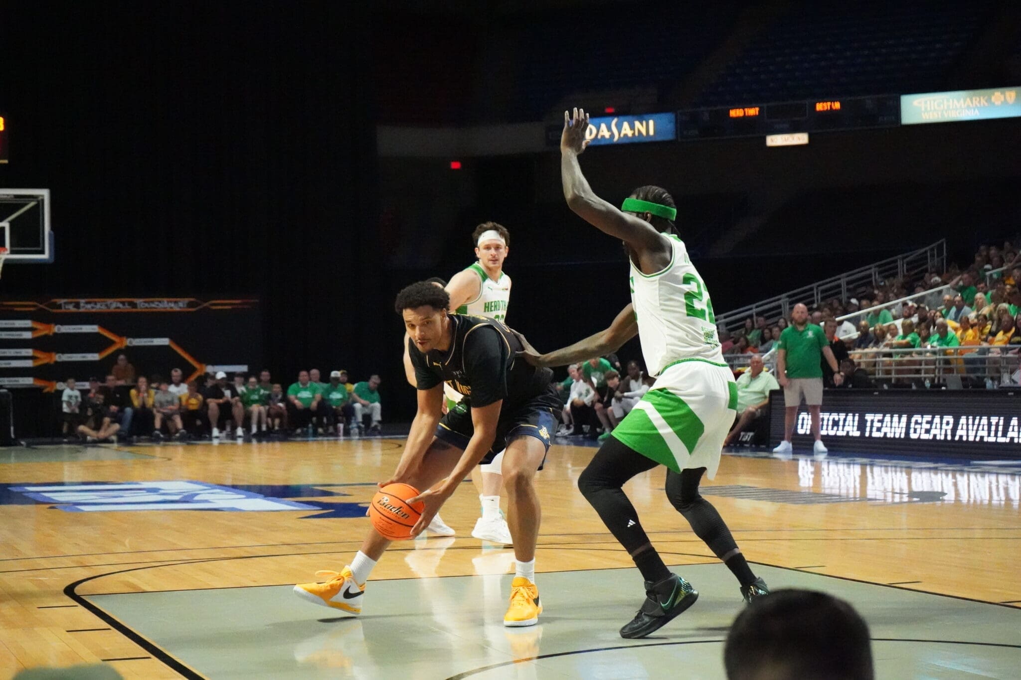Tre Mitchell drives to the rim in the 2025 TBT.