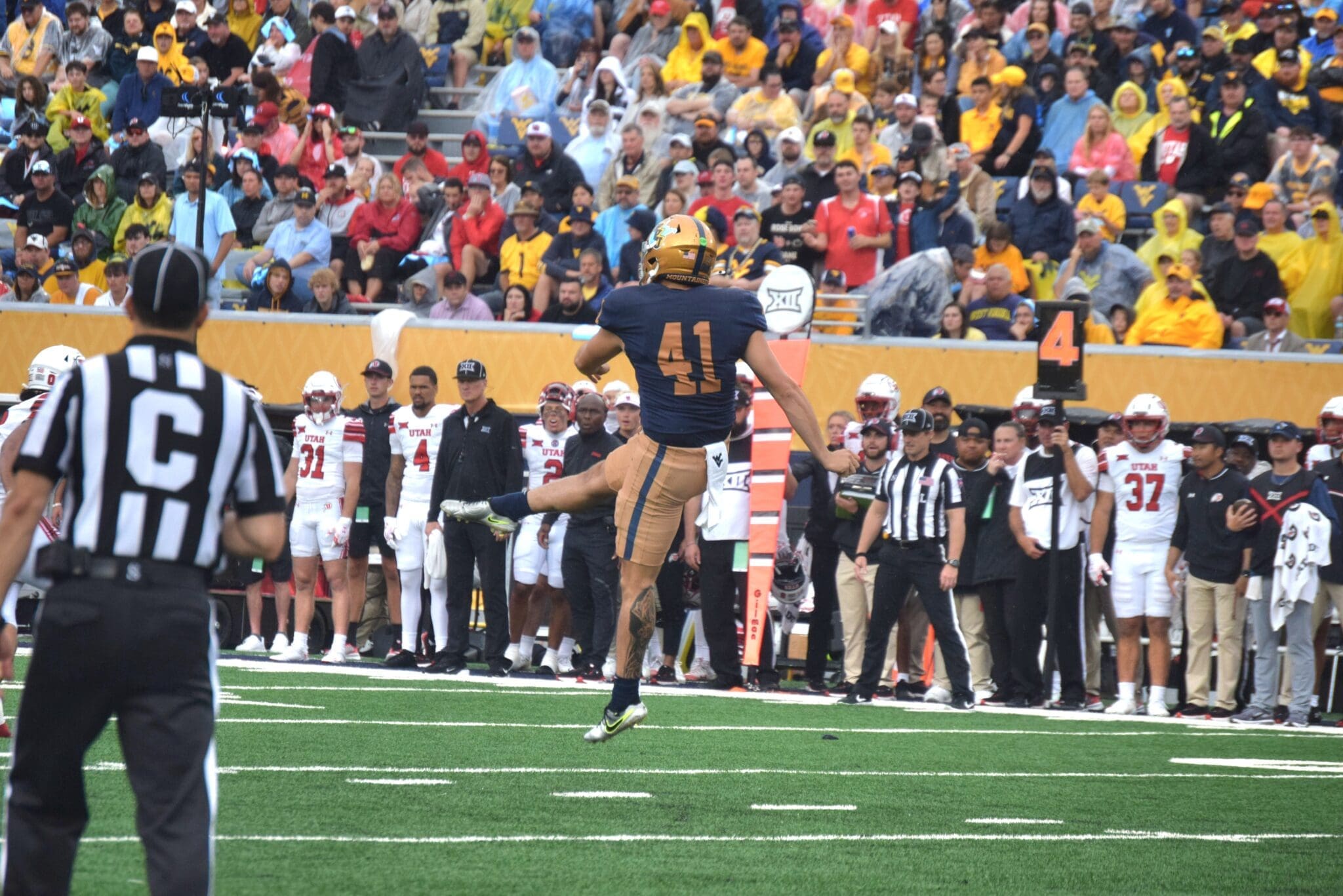 WVU Football Punter Oliver Straw against Utah