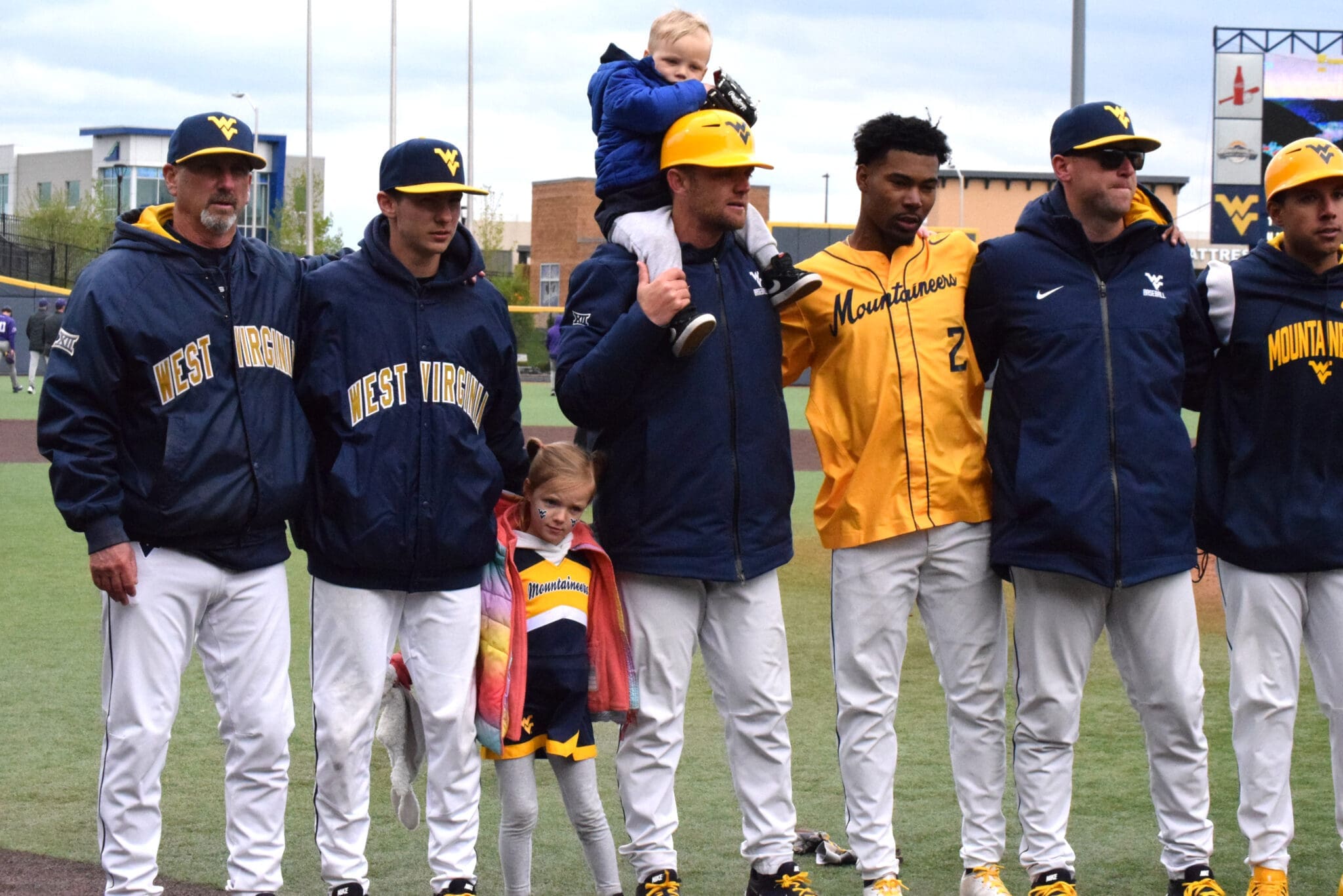 Steve Sabins with WVU Baseball team