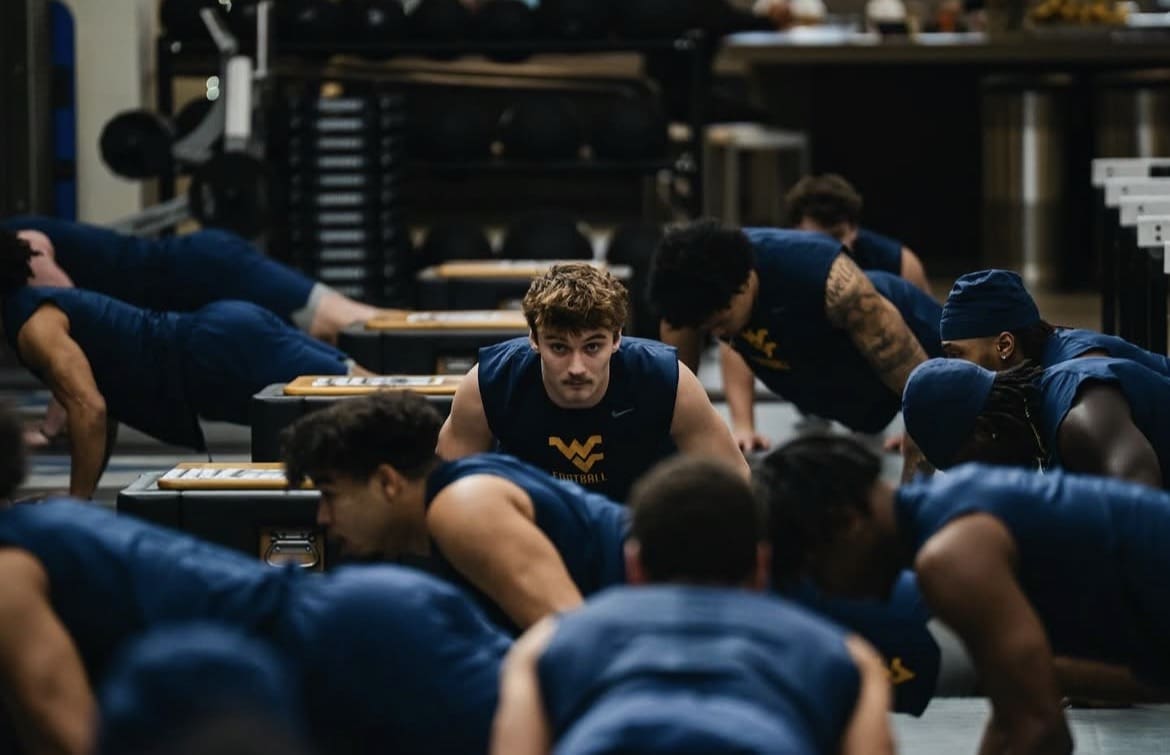 WVU Football TE Kade Bush doing push ups
