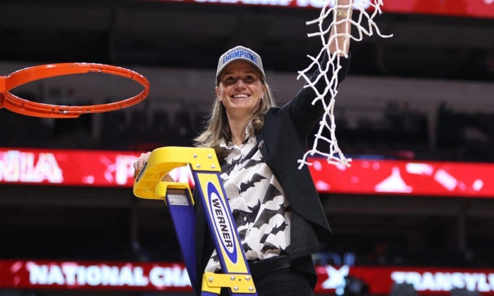Marshall WBB HC Juli Fulks