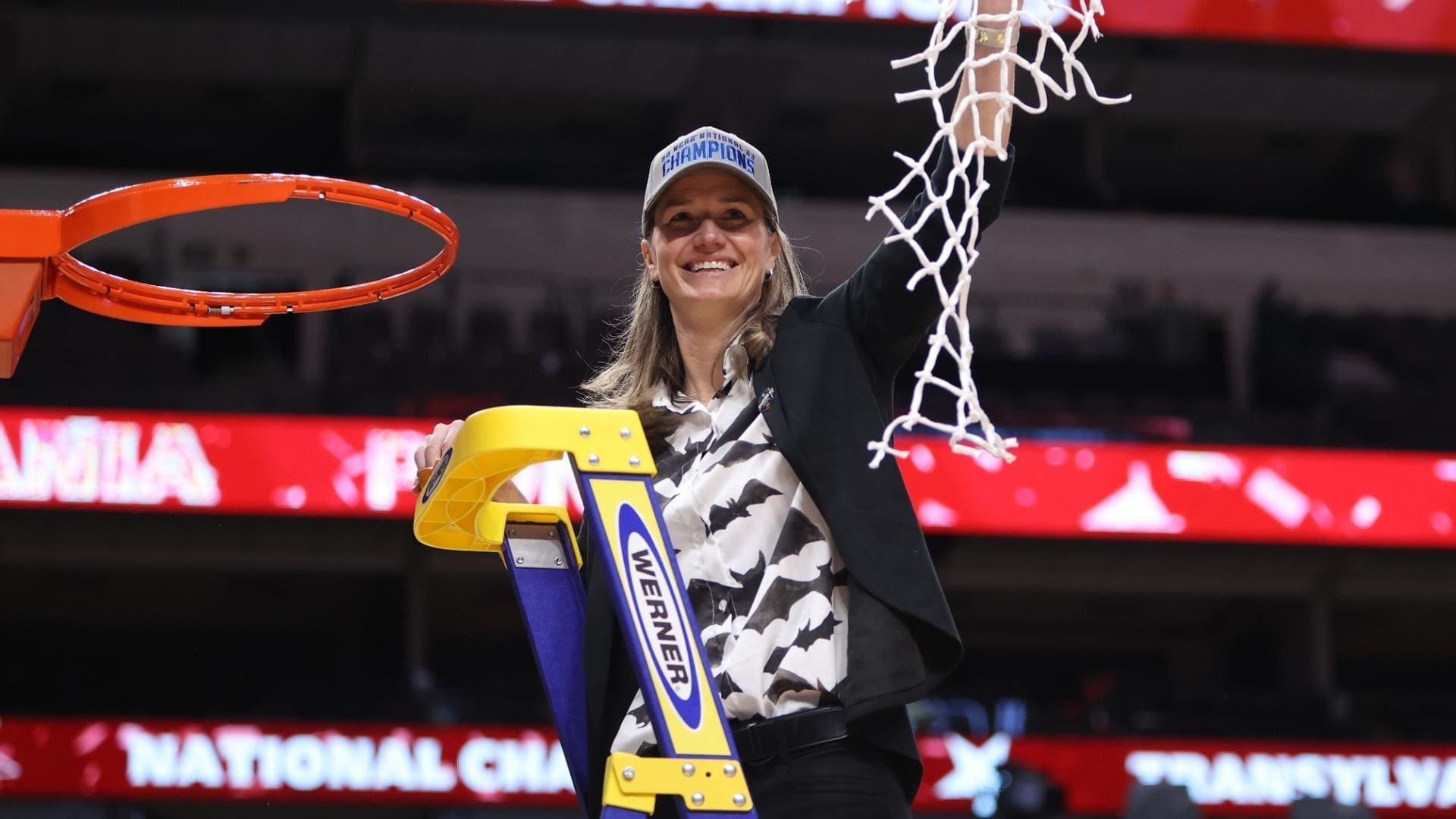 Marshall WBB HC Juli Fulks