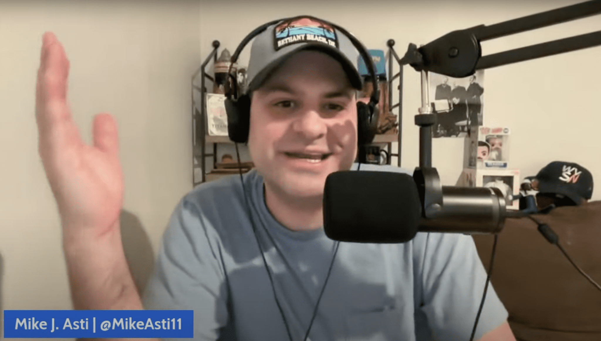 Mike Asti talking to WVU fans on live chat Mountaineer Report