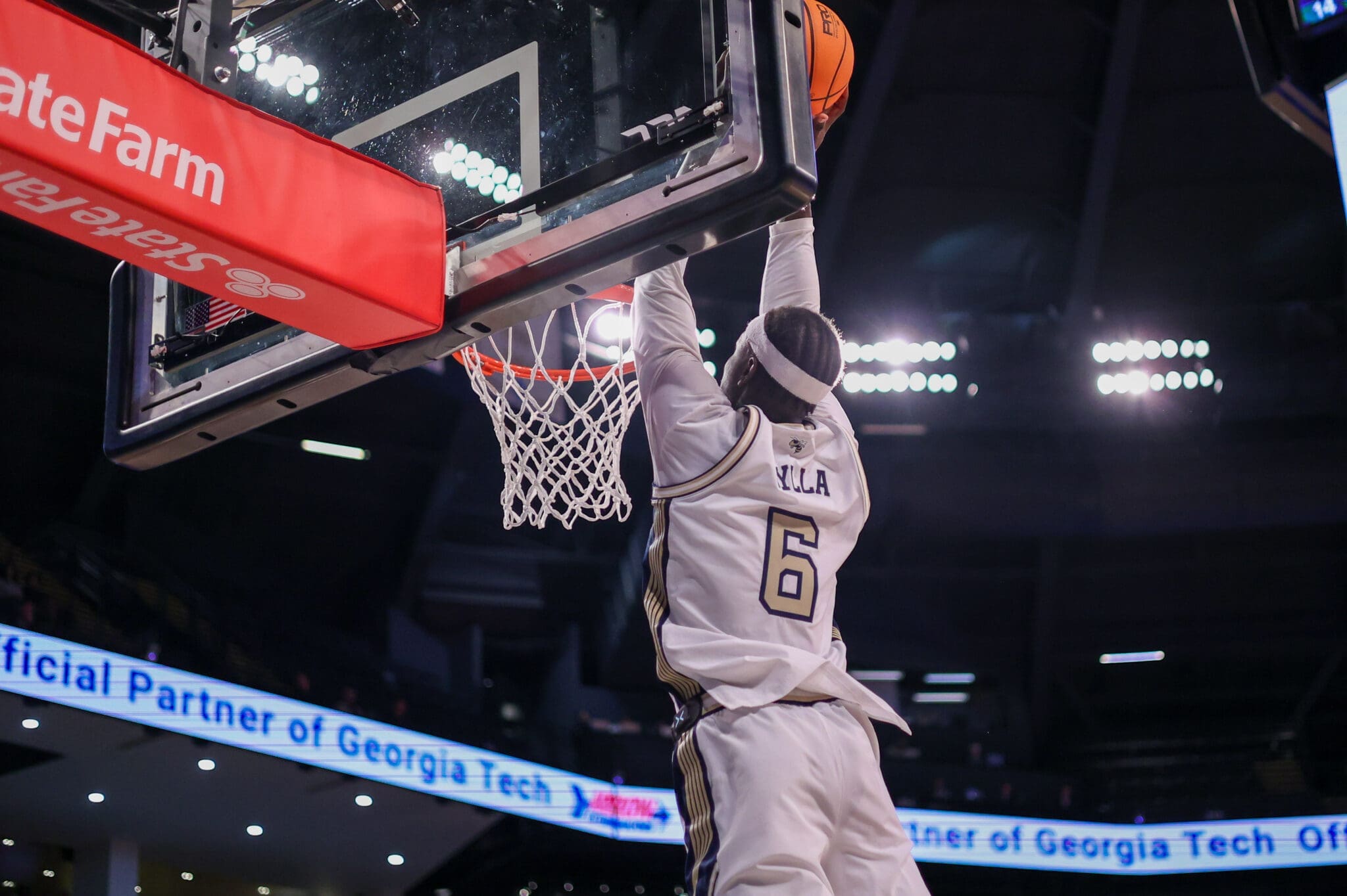WVU Basketball center Mouhamed Sylla dunking